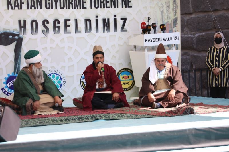 Kayseri’de yılın ahileri kaftanlarını giydi
