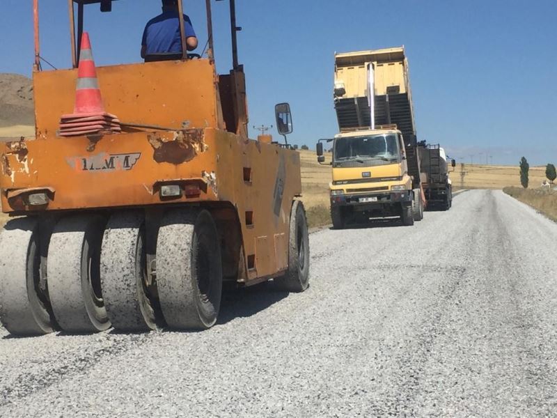 Büyükşehirden kırsal mahalle yollarına hizmet yolculuğu
