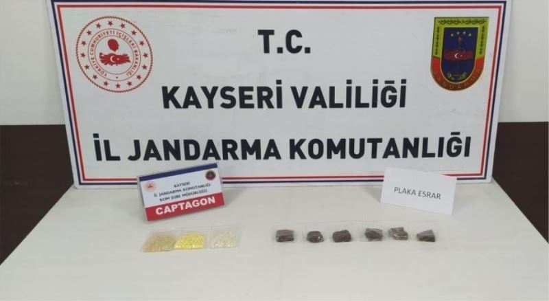 Uyuşturucu tacirinin evinden 458 adet hap çıktı
