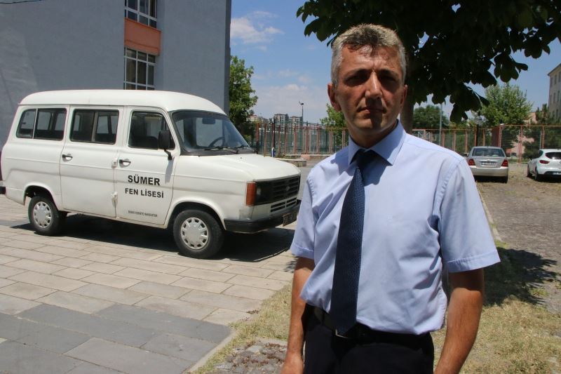 (özel) Bu da öğrencilerin ‘Çiçek Abbas’ minibüsü
