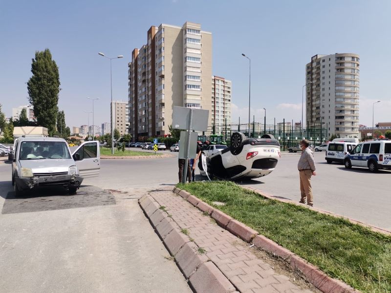 Kaza yapan otomobil takla attı: 3 yaralı
