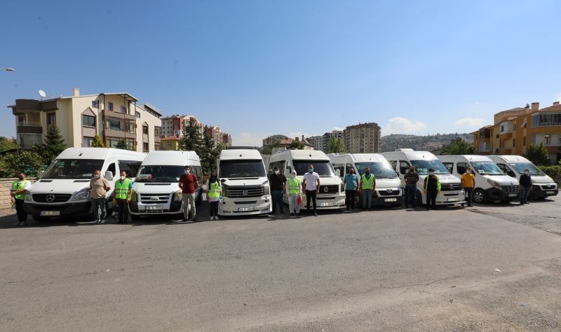 Talas’ta okul servisleri dezenfekte ediliyor
