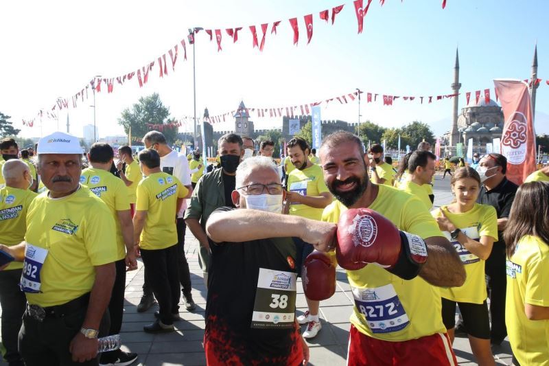 Başkan Büyükkılıç sağlıklı yaşam için bin bisiklet hediye etti
