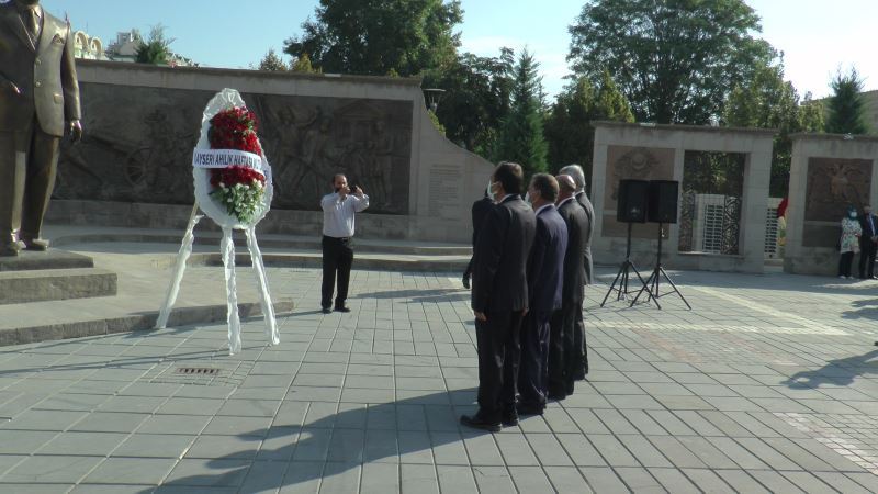 Ahilik haftası kutlamaları kapsamında çelenk sunma töreni gerçekleştirildi
