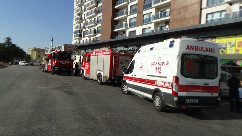 İntihar girişiminde bulunan genç kızı polis ikna etti
