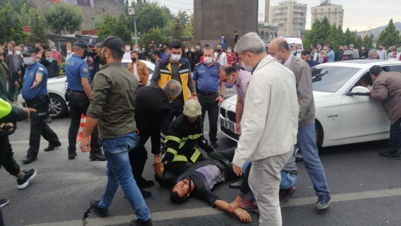 Kahraman polis memuru canını hiçe sayıp intihar girişimini önledi
