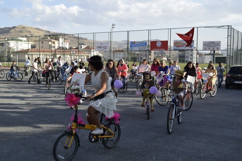 ’Süslü kadınlar’ pedalladı
