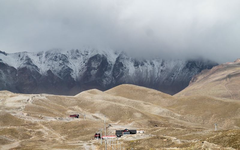 Erciyes’in zirvesi beyaz örtüyle kaplandı
