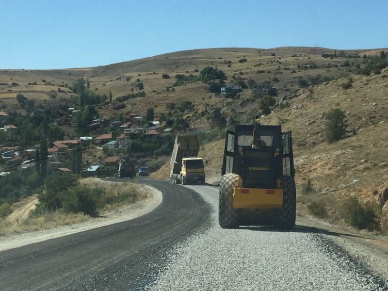 Büyükşehir’den 10 kırsal bölgede yol çalışması
