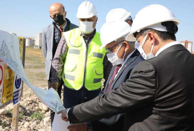 ERÜ’de Yapımına Devam Edilen Yurt İnşaatı Yerinde İncelendi
