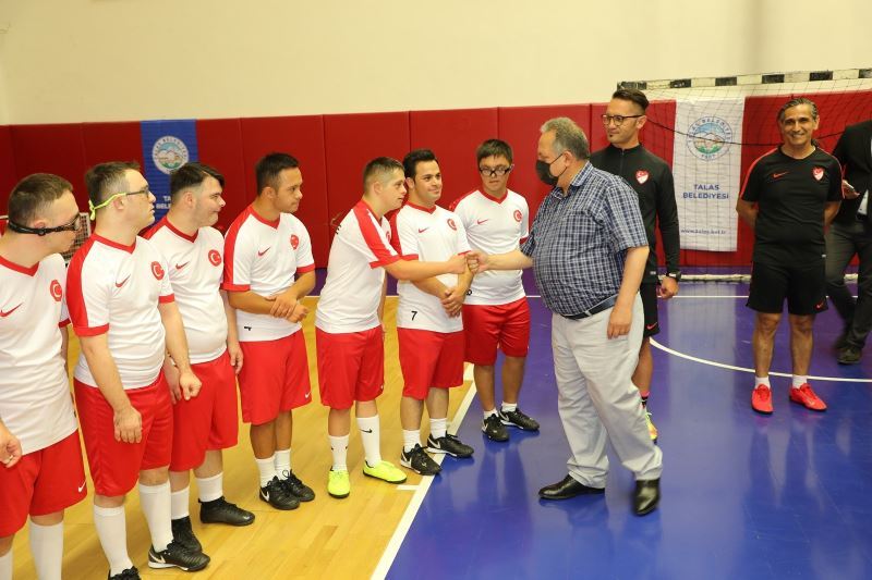 Başkan Yalçın’dan futsal milli takımına tam destek
