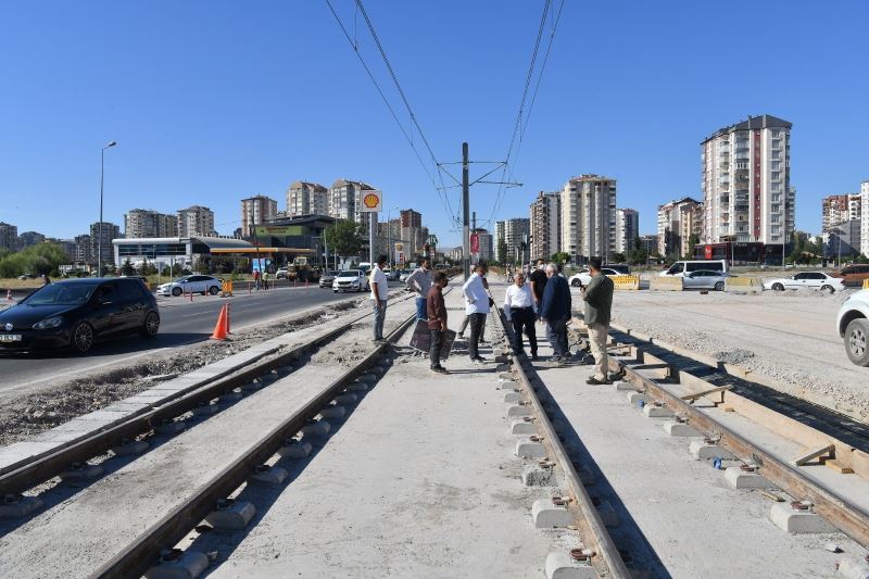 Başkan Büyükkılıç: “İki tramvay hattı aynı anda bitecek”
