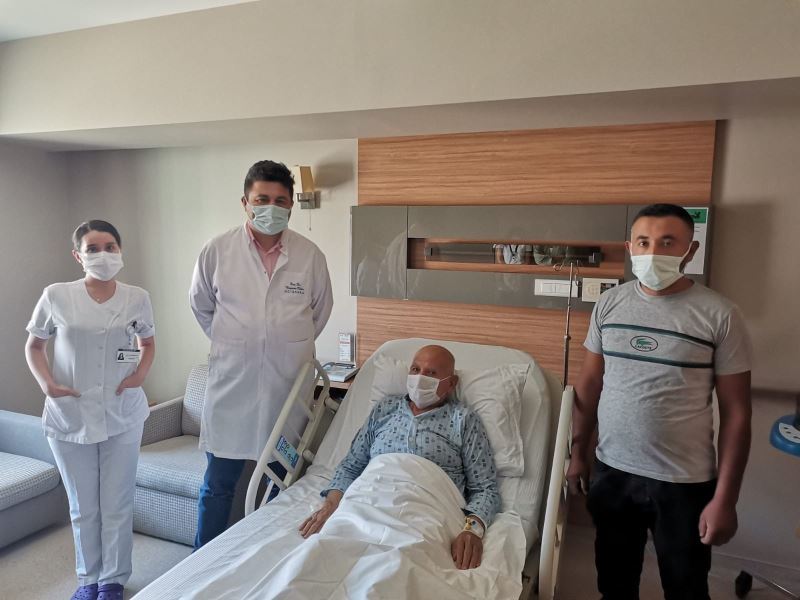 (Özel) Nefes alamayan hastanın soluk borusuna stent takıldı
