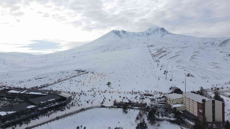 Erciyes hafta sonu 30 bini aşkın ziyaretçiyi ağırladı
