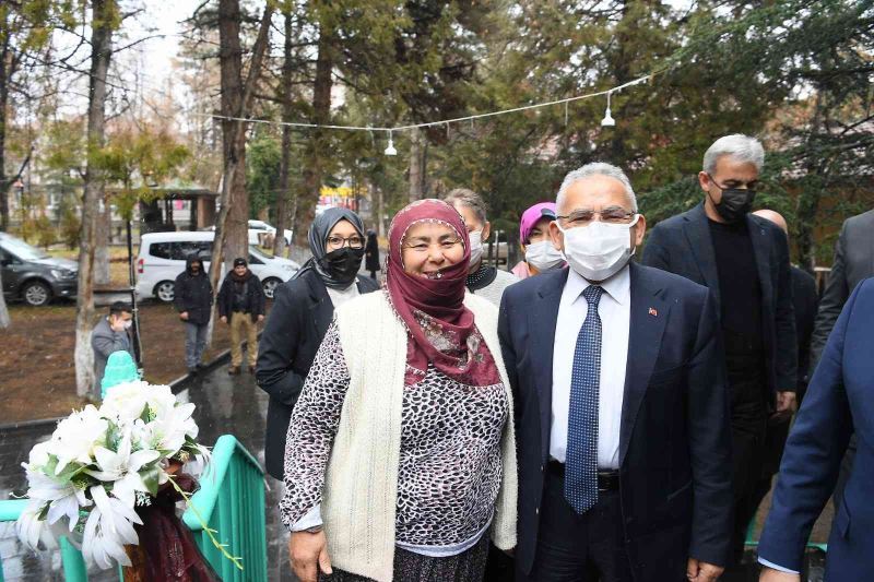 Başkan Büyükkılıç, Develi’de kadınlarla buluştu
