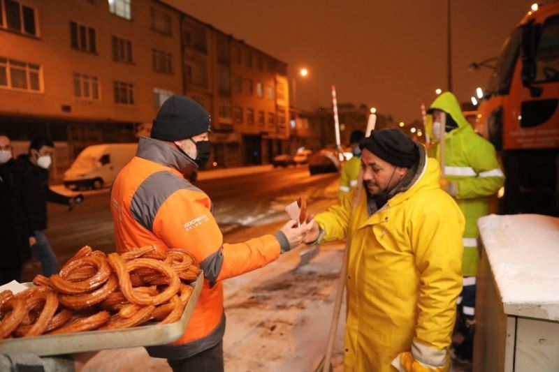 Kocasinan’da kar temizleme aralıksız sürüyor
