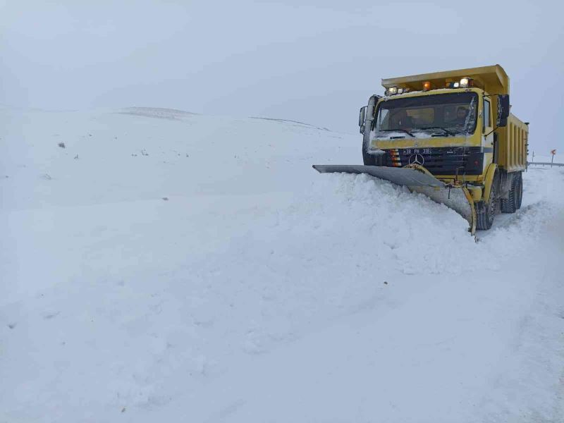 14 ilçede 270 mahalle yolu açıldı
