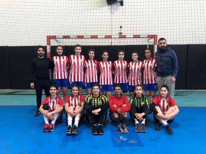 FMG Spor Lisesi yarı finale yükseldi
