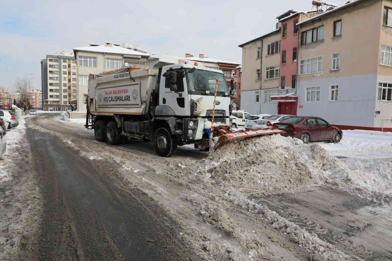 Yağış durdu, Talas’ta kar temizliği başladı
