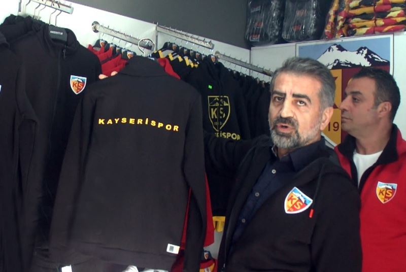 Gol atan futbolcunun forması Store’da
