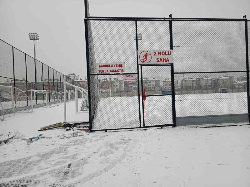 Kayseri’de amatör maçlara kar engeli
