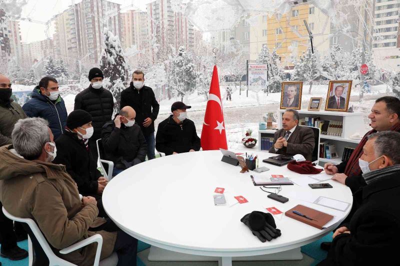 Başkan Yalçın kar ve soğuğa rağmen Şeffaf Oda’da
