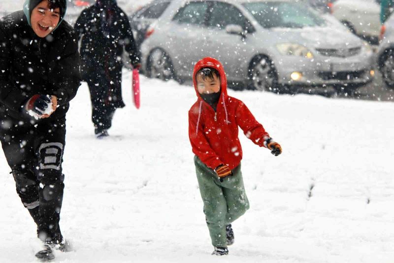 Kayseri’ye lapa lapa kar yağdı
