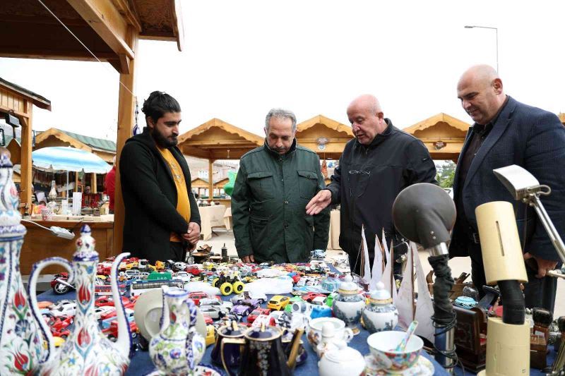 Antika Pazarı’nda alış veriş keyfi başka
