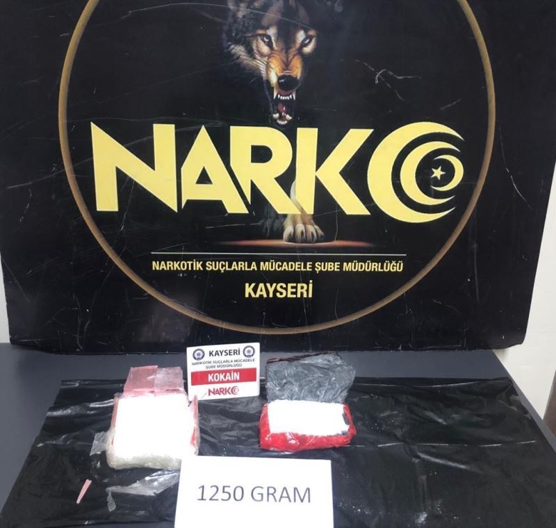 Otomobilden 1 kilo 250 gram uyuşturucu çıktı
