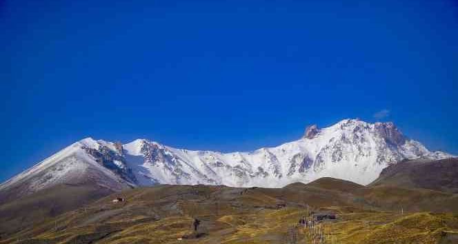 Erciyes’e kar yağdı