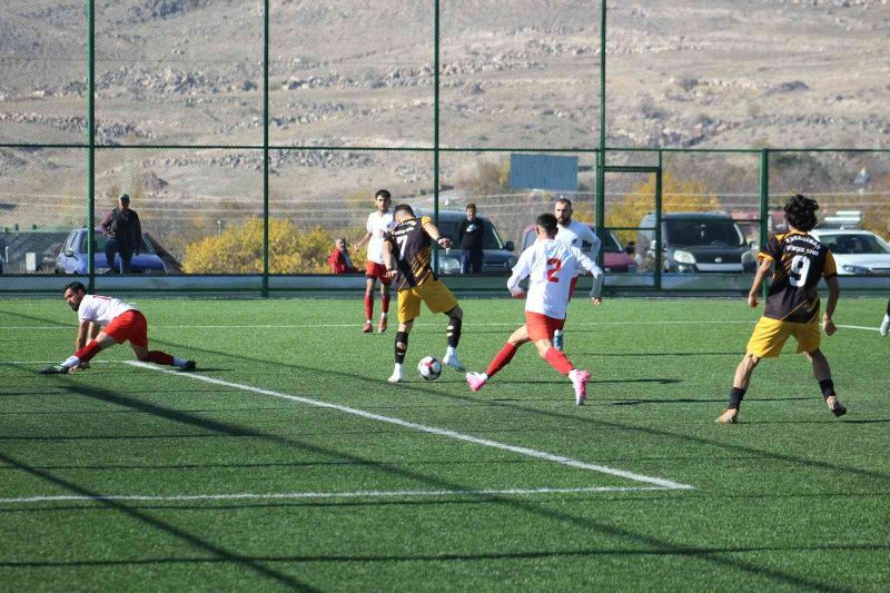 Kayseri Süper Amatör Küme: Kocasinan Şimşekspor: 6- Gençlerbirliği: 0
