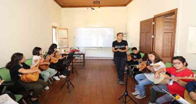 Talas’tan çocuklara özel bağlama kursu