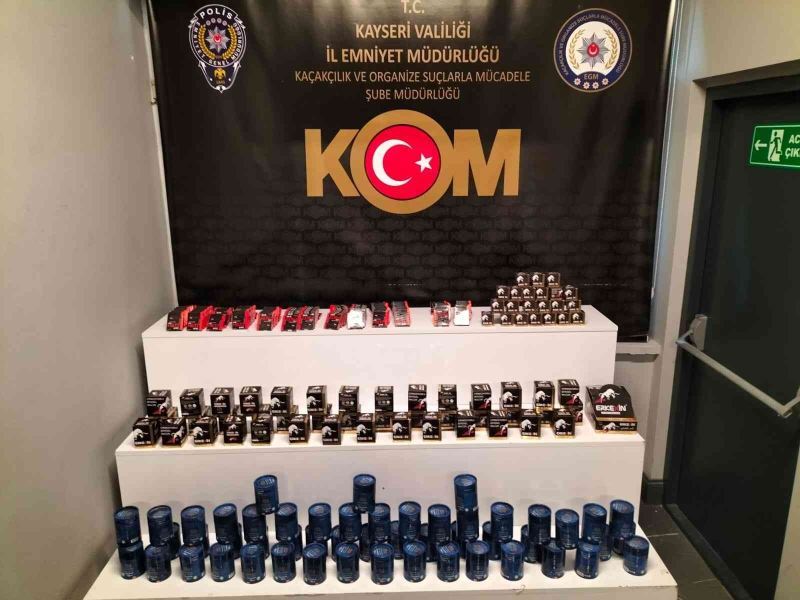 Şüpheli şahısların adreslerinde 450 adet cinsel içerikli ürün bulundu
