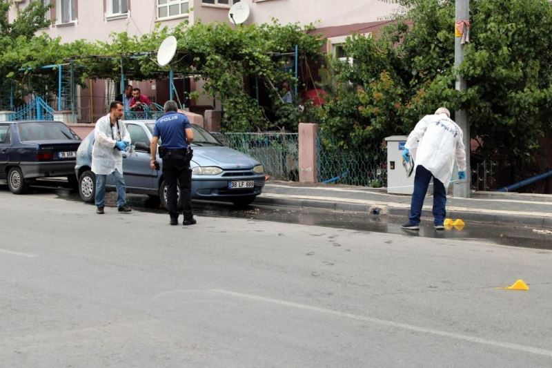 Boşandığı eşi ve arkadaşına sokak ortasında kurşun yağdıran şahıs: “Niyetim vurmak değildi”
