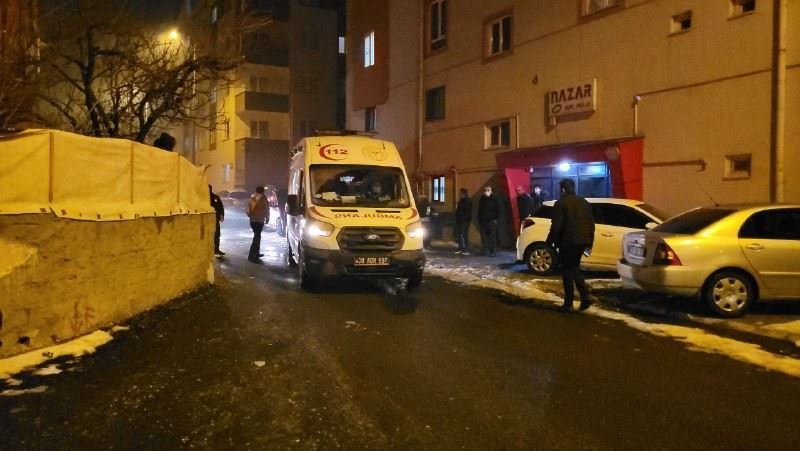 Kayseri’de sinir krizi geçiren şahıs annesini rehin aldı
