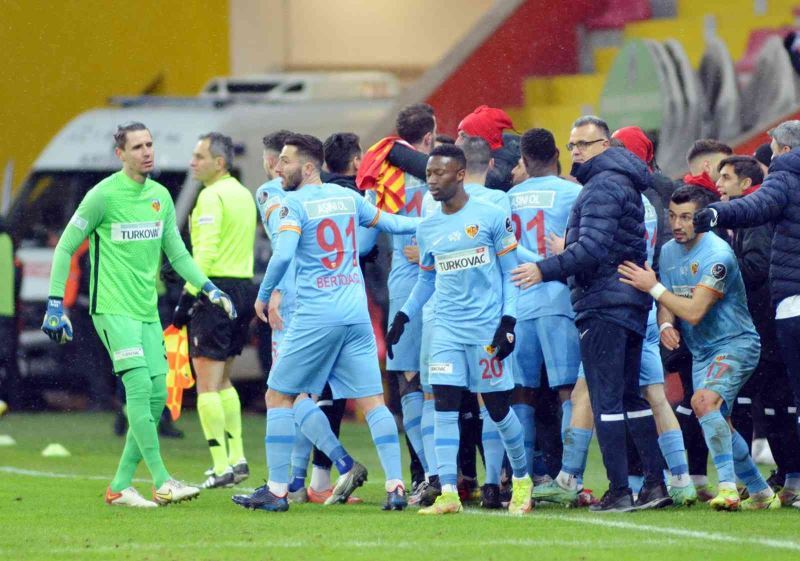 Kayserispor 33 kişilik kadrosunu TFF’ye bildirdi
