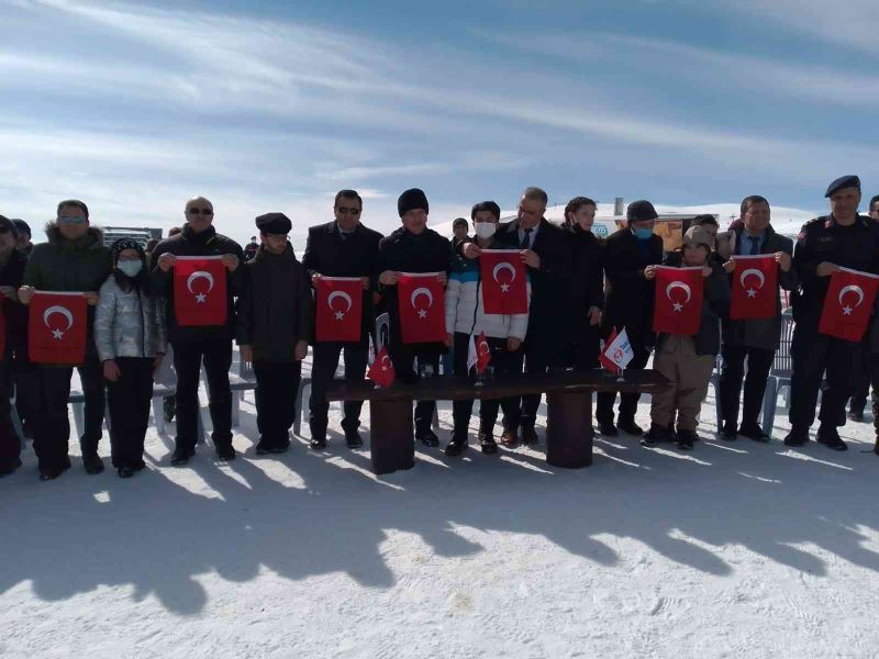 Öğrenciler ’vatan sevgisi’ için yürüdü
