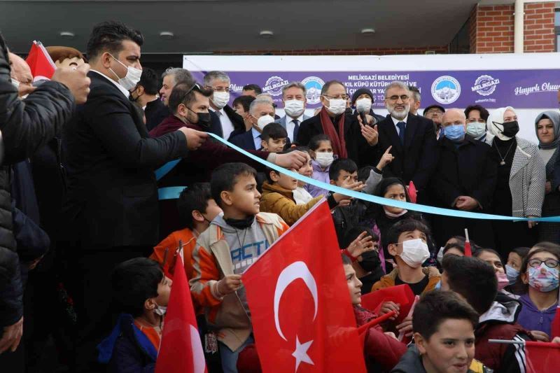 İldem Akıl Küpü Kütüphanesi ve Eski Çınarlar Yaşam Merkezi açıldı
