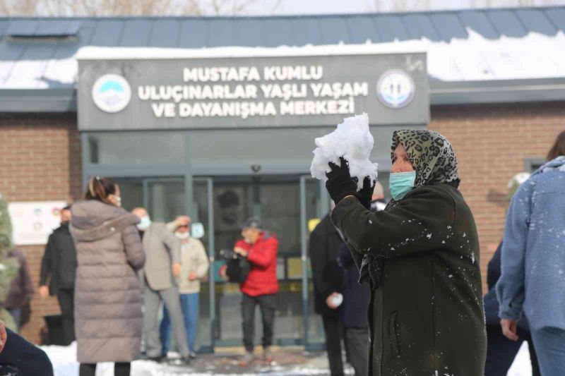 Ulu çınarlar karın tadını doyasıya çıkardı
