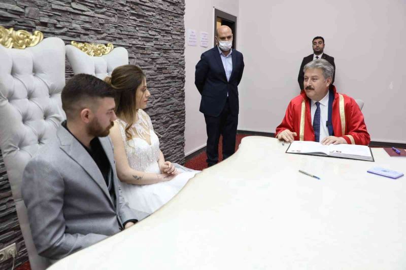 Nikah dairelerinde 22.02.2022 yoğunluğu
