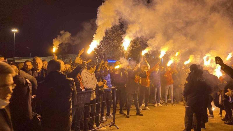 Kayserispor taraftarı takımı bağrına bastı
