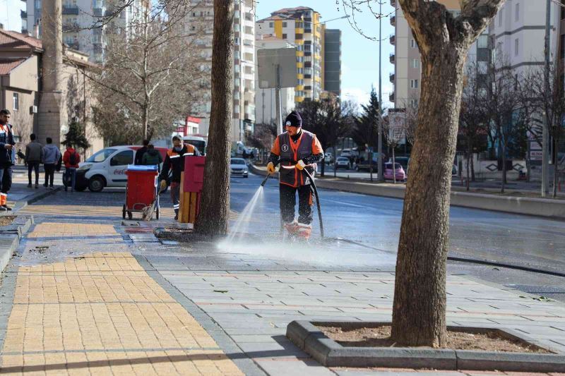 Talas’ta erken bahar temizliği
