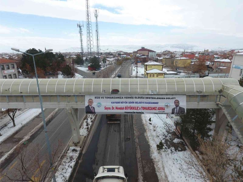 Başkan Büyükkılıç’a Tomarza Belediye Başkanı Şahin’den pankartlı teşekkür
