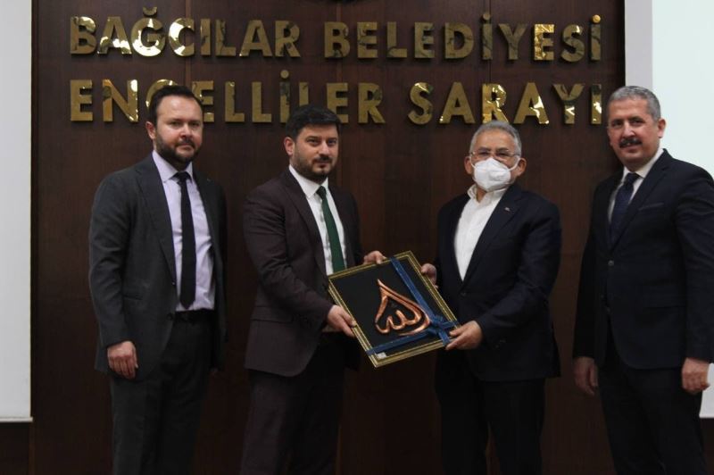 Başkan Büyükkılıç’a yılın ilk ödülü Kayserililerden
