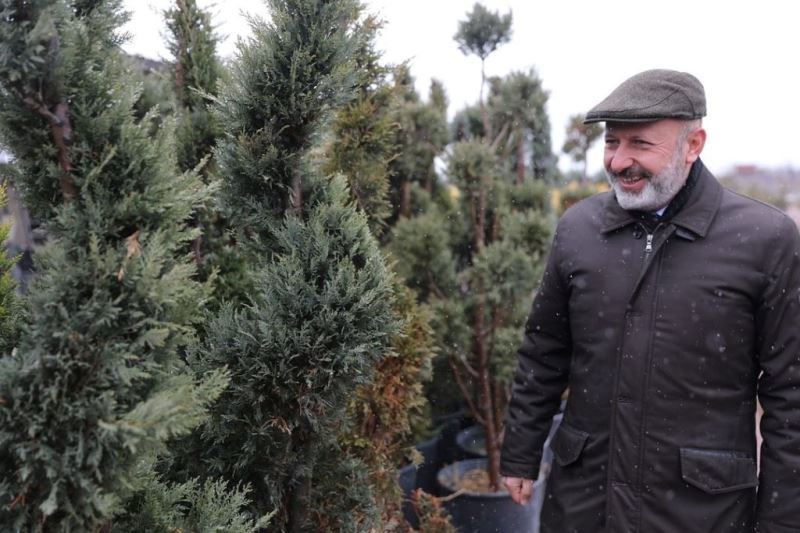 Başkan Çolakbayrakdar, “Çocuklar için yeni yapılan bütün parklarda toprak alan yapıyoruz”
