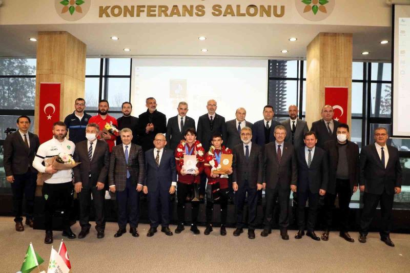 Kayseri Şeker şampiyon sporcularını ödüllendirdi
