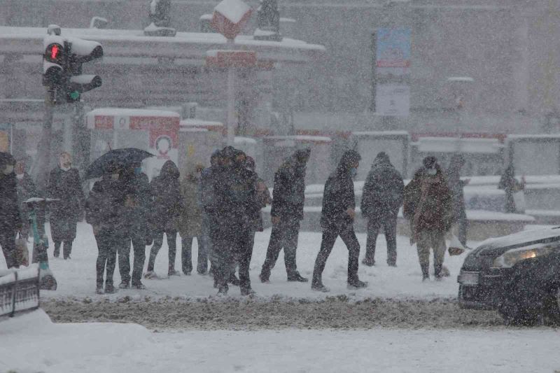 2 ilçede taşımalı eğitime kar engeli
