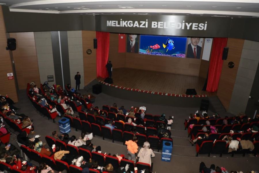 Melikgazi’de çocukların sinema keyfi devam ediyor