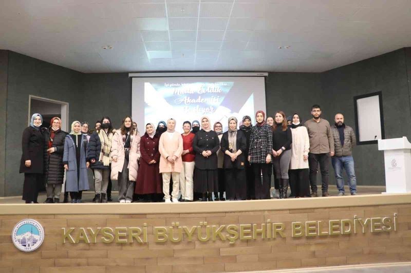 Büyükşehirin ’Mutlu Evlilik Akademisi’ tam not aldı
