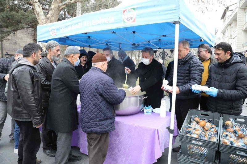 Sabah namazı sonrası çorbalar Melikgazi’den
